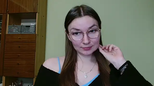 Snapshot of LooveELLYx chatting on February 18, 2025, 6:15 pm LooveELLYx online show from February 18, 2025, 6:15 pm