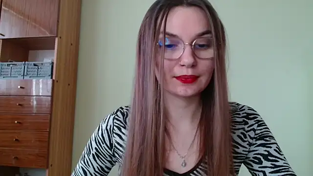 Snapshot of LooveELLYx chatting on February 21, 2025, 7:45 am LooveELLYx online show from February 21, 2025, 7:45 am