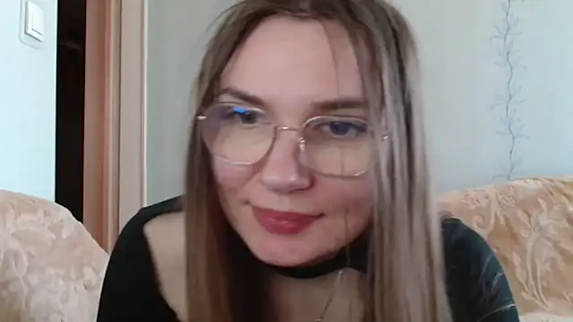 Snapshot of LooveELLYx chatting on March 21, 2025, 11:01 am LooveELLYx online show from March 21, 2025, 11:01 am