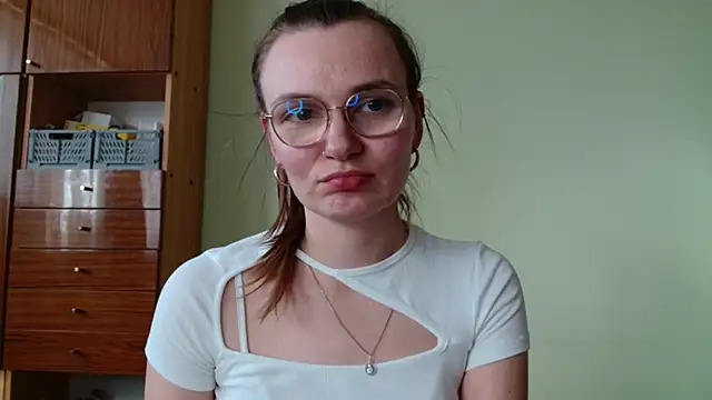 Snapshot of LooveELLYx chatting on October 1, 2025, 1:28 pm LooveELLYx online show from October 1, 2025, 1:28 pm