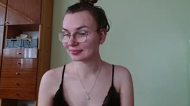 Snapshot of LooveELLYx chatting on October 7, 2025, 1:30 pm LooveELLYx online show from October 7, 2025, 1:30 pm