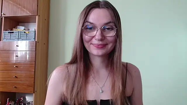 Snapshot of LooveELLYx chatting on October 13, 2025, 1:33 pm LooveELLYx online show from October 13, 2025, 1:33 pm