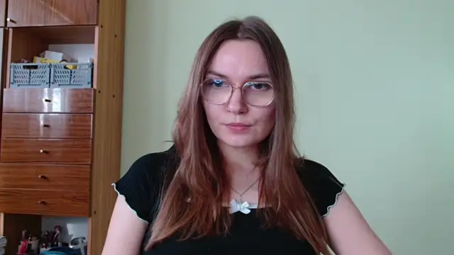 Snapshot of LooveELLYx chatting on October 15, 2025, 1:44 pm LooveELLYx online show from October 15, 2025, 1:44 pm