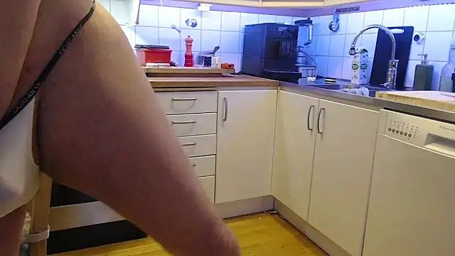 Snapshot of Kleboron chatting on December 2, 2025, 7:14 am Kleboron online show from December 2, 2025, 7:14 am