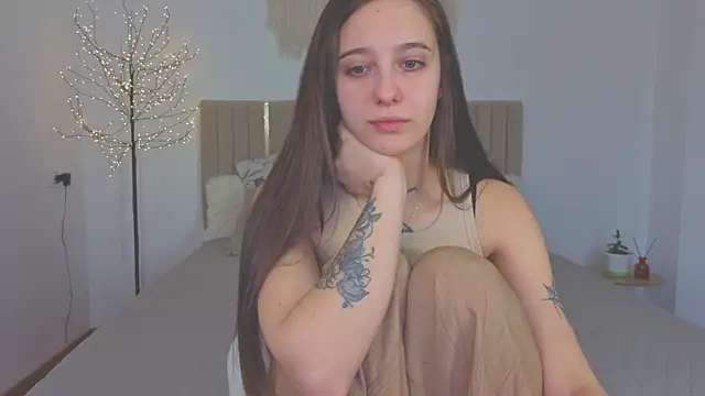 Little cherryy   online show from December 3, 2025, 8:12 am