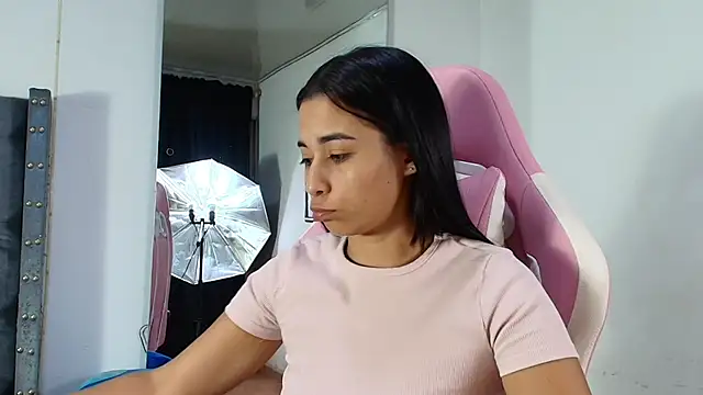 Snapshot of GraceWallace_ chatting on April 25, 2026, 2:36 am GraceWallace online show from April 25, 2026, 2:36 am