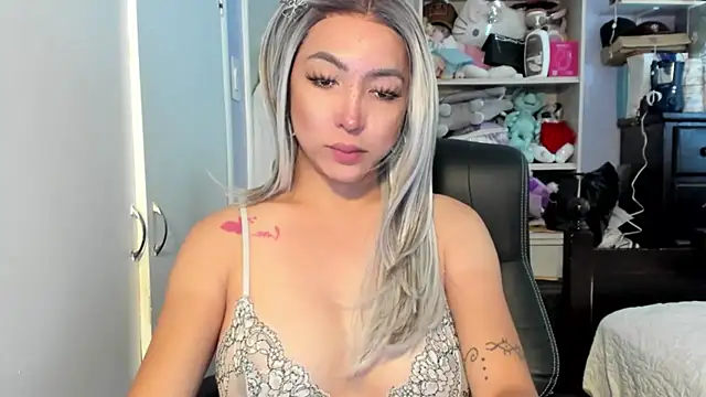 TeenageDreamTS online show from October 18, 2025, 6:19 pm