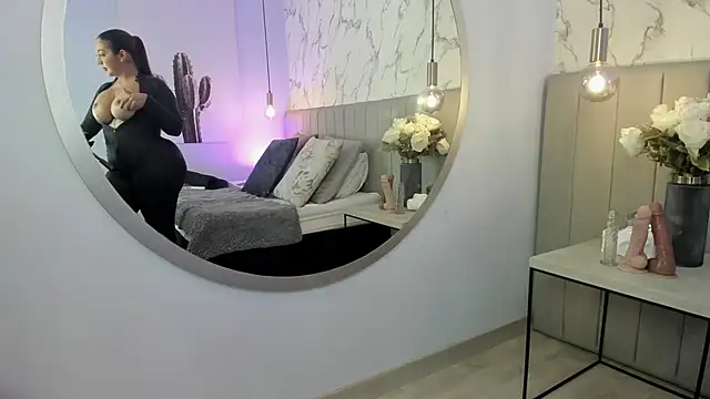Snapshot of Karlla_Brown chatting on June 1, 2026, 11:23 am Karlla Brown online show from June 1, 2026, 11:23 am