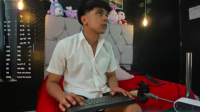 Snapshot of Thiago_Kozak chatting on September 15, 2025, 1:00 pm Thiago Kozak online show from September 15, 2025, 1:00 pm