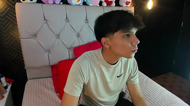 Snapshot of Thiago_Kozak chatting on September 19, 2025, 12:50 pm Thiago Kozak online show from September 19, 2025, 12:50 pm