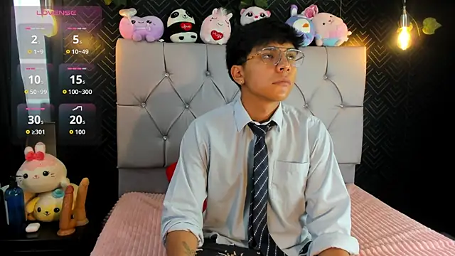 Snapshot of Thiago_Kozak chatting on October 1, 2025, 12:55 pm Thiago Kozak online show from October 1, 2025, 12:55 pm