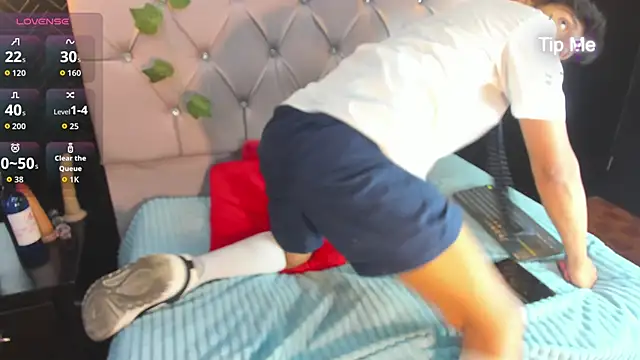 Snapshot of Thiago_Kozak chatting on October 8, 2025, 11:52 am Thiago Kozak online show from October 8, 2025, 11:52 am