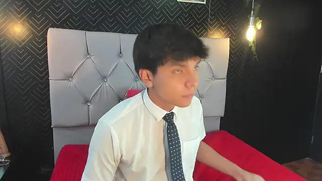 Snapshot of Thiago_Kozak chatting on November 8, 2025, 12:38 pm Thiago Kozak online show from November 8, 2025, 12:38 pm