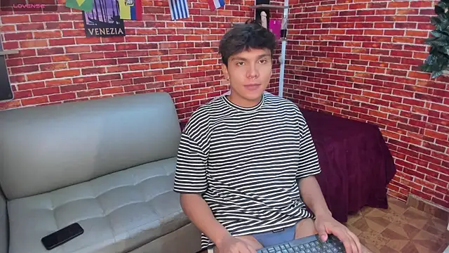 Snapshot of Thiago_Kozak chatting on June 29, 2026, 1:22 pm Thiago Kozak online show from June 29, 2026, 1:22 pm