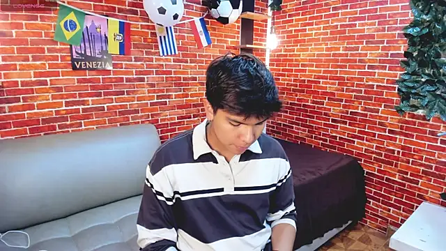 Snapshot of Thiago_Kozak chatting on July 3, 2026, 12:33 pm Thiago Kozak online show from July 3, 2026, 12:33 pm