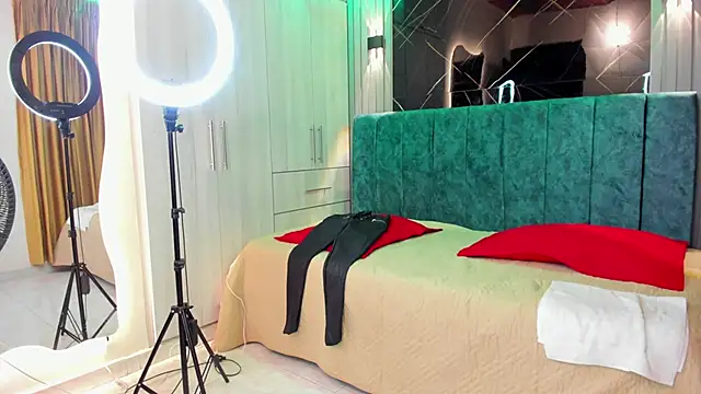 Cherry Castillo online show from October 23, 2025, 12:04 pm