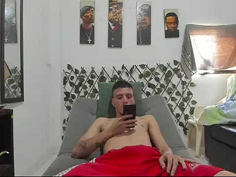 Snapshot of Latins_Boss chatting on April 28, 2026, 5:40 pm Latins Boss online show from April 28, 2026, 5:40 pm