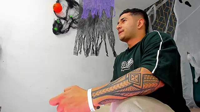 king falconer online show from October 14, 2025, 4:02 am