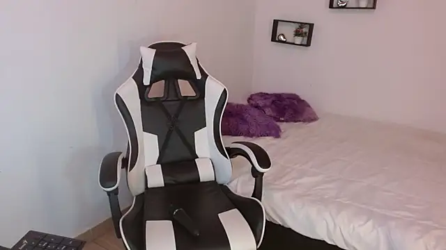 Pamela 28 online show from March 6, 2026, 11:45 pm