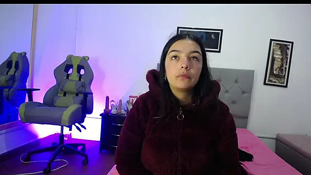 Esmeraldaa- online show from October 1, 2025, 3:56 am