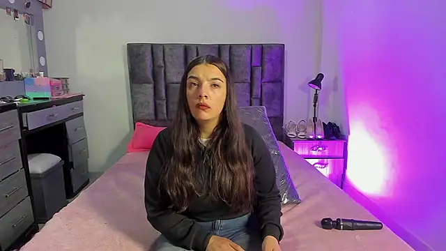 Esmeraldaa- online show from January 18, 2026, 9:57 am