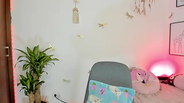 princessluna 19 online show from February 5, 2026, 9:41 pm