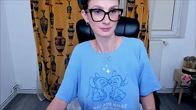 NaughtyWifey1 online show from November 6, 2025, 4:57 am