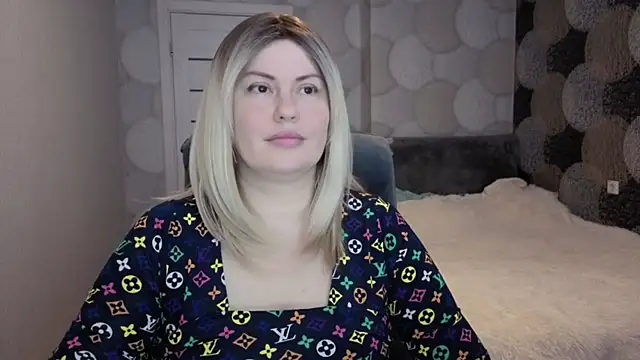 CrystallKiss online show from November 24, 2025, 12:10 am