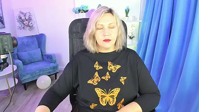 NinaStarle online show from December 1, 2025, 4:39 am