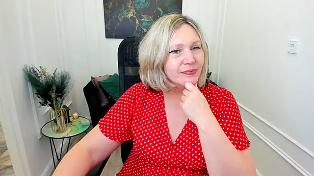 NinaStarle online show from June 1, 2026, 12:40 pm