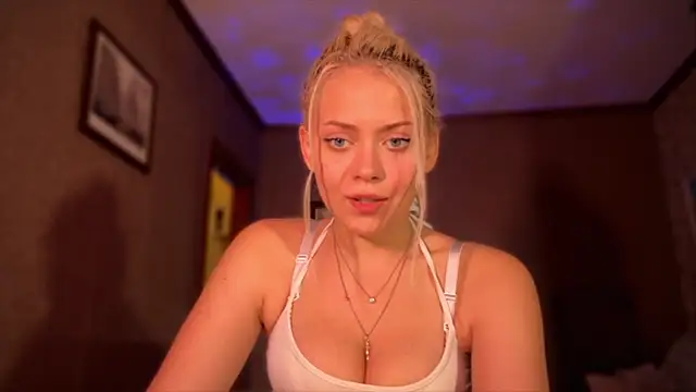 AliceOceanEye online show from September 23, 2025, 4:43 pm