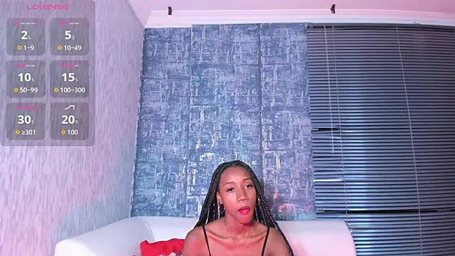 NathalyLeen online show from October 27, 2025, 8:35 pm