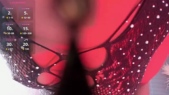 NathalyLeen online show from November 6, 2025, 8:43 pm