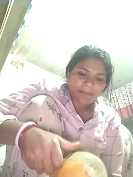 Snapshot of couple_71 chatting on February 23, 2026, 5:27 am couple 71 online show from February 23, 2026, 5:27 am