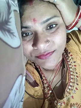 Snapshot of couple_71 chatting on March 18, 2026, 8:39 am couple 71 online show from March 18, 2026, 8:39 am