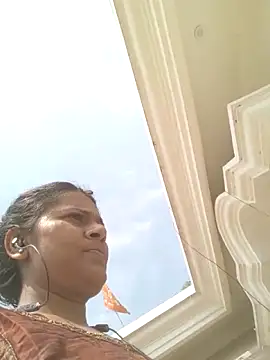 Snapshot of couple_71 chatting on March 27, 2026, 5:24 am couple 71 online show from March 27, 2026, 5:24 am