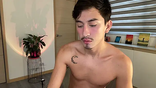 sweettaaron01 online show from October 18, 2025, 5:35 pm