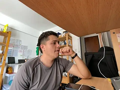 Snapshot of Haustin202 chatting on October 3, 2025, 6:27 pm Haustin202 online show from October 3, 2025, 6:27 pm