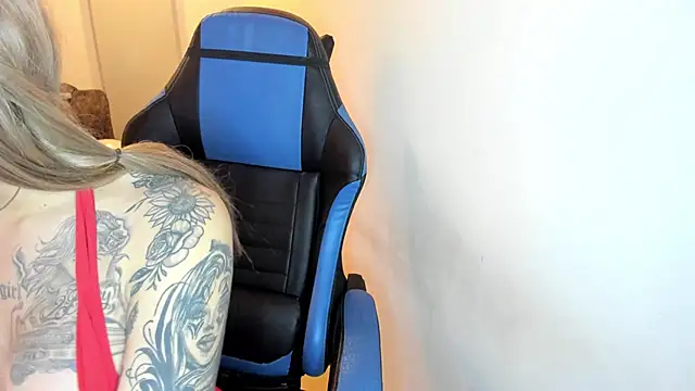 Scarbadgirl  online show from February 15, 2026, 3:36 am