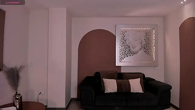 SarahYates online show from March 11, 2026, 4:07 am