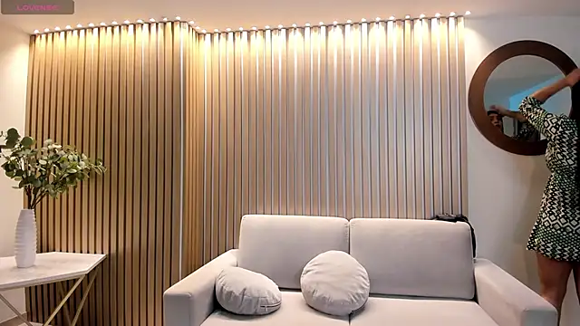 SarahYates online show from April 5, 2026, 3:58 am