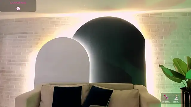 IsabellaMoreau online show from December 13, 2025, 7:53 pm