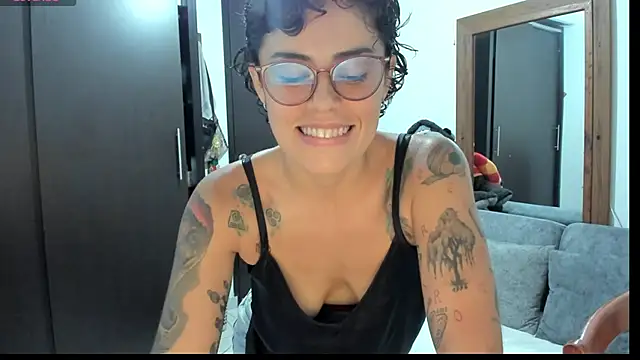 Snapshot of natt_op chatting on April 24, 2026, 12:35 am natt op online show from April 24, 2026, 12:35 am