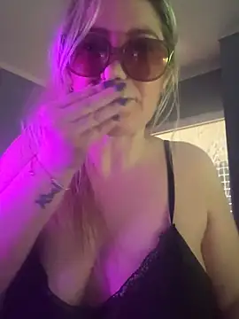 Granlady7 online show from December 15, 2025, 4:33 pm