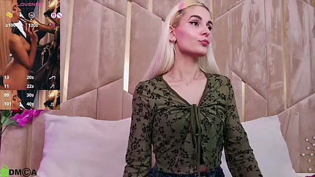 SelenaDaze online show from April 19, 2026, 10:36 am