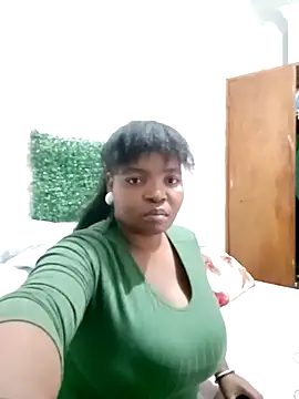 ShySexyBaddiexx online show from October 19, 2025, 12:55 am