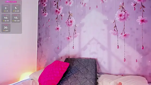 Lorrainee  online show from September 25, 2025, 8:01 pm