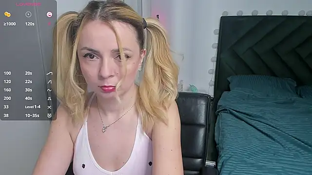 LovelyAria  online show from September 22, 2025, 7:27 pm