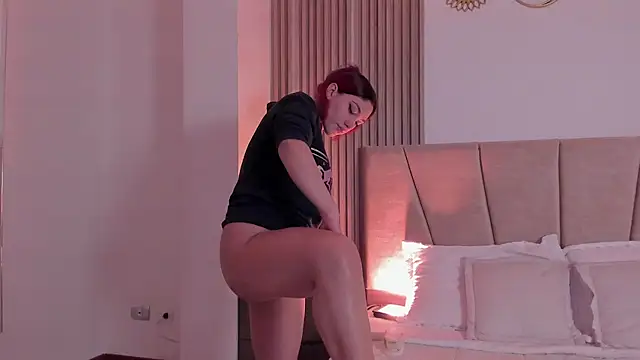 Victoria Beaumont online show from December 19, 2025, 11:50 am