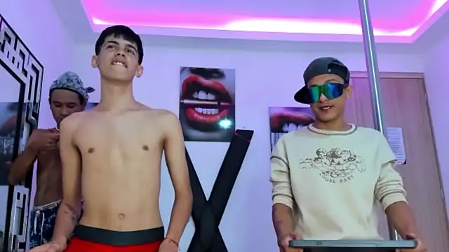 TWINKS FRIENDS online show from October 20, 2025, 2:45 am